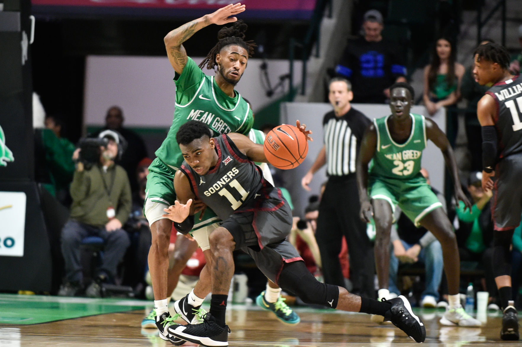 UNT defense jump photo